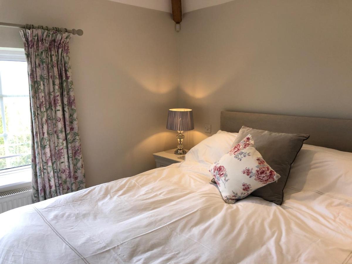 Whiteways Farmhouse Buckland Newton Extérieur photo